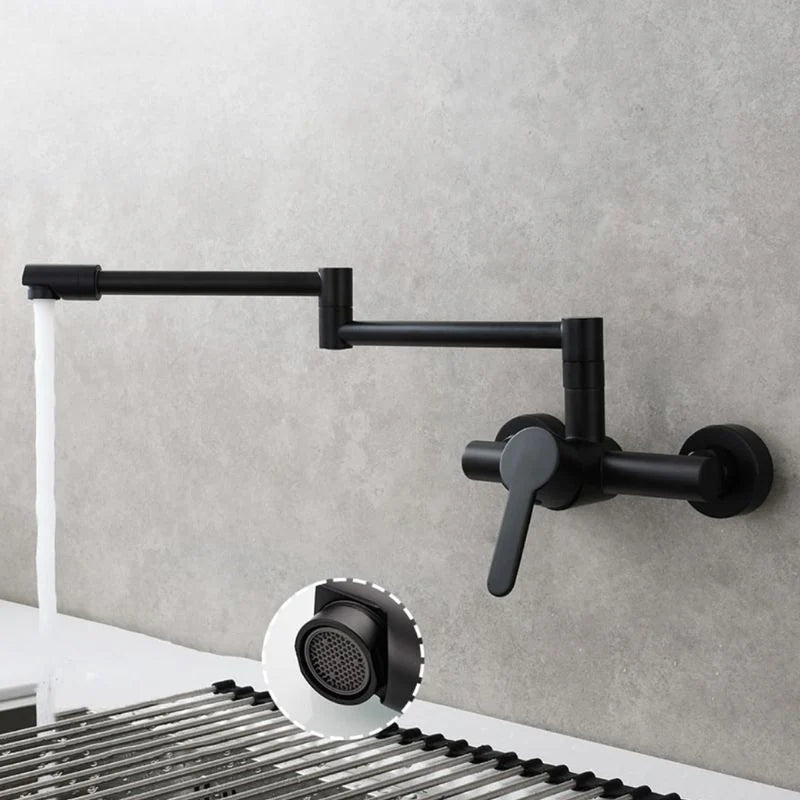 Dobrável Extensível
Flexibilidade total para direcionar o fluxo de água em qualquer área da pia. Esse recurso é perfeito para cozinhas dinâmicas, garantindo que você possa alcançar todas as partes da pia com facilidade e rapidez.
Bico com Aerador
Oferece uma saída de água suave e espumosa, economizando até 30% de água e proporcionando uma experiência mais higiênica e prática.
Manocomando
Oferece um controle preciso e intuitivo do fluxo e da temperatura da água com um único movimento, permitindo ajustes