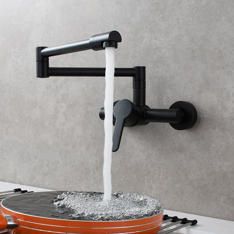 Dobrável Extensível
Flexibilidade total para direcionar o fluxo de água em qualquer área da pia. Esse recurso é perfeito para cozinhas dinâmicas, garantindo que você possa alcançar todas as partes da pia com facilidade e rapidez.
Bico com Aerador
Oferece uma saída de água suave e espumosa, economizando até 30% de água e proporcionando uma experiência mais higiênica e prática.
Manocomando
Oferece um controle preciso e intuitivo do fluxo e da temperatura da água com um único movimento, permitindo ajustes