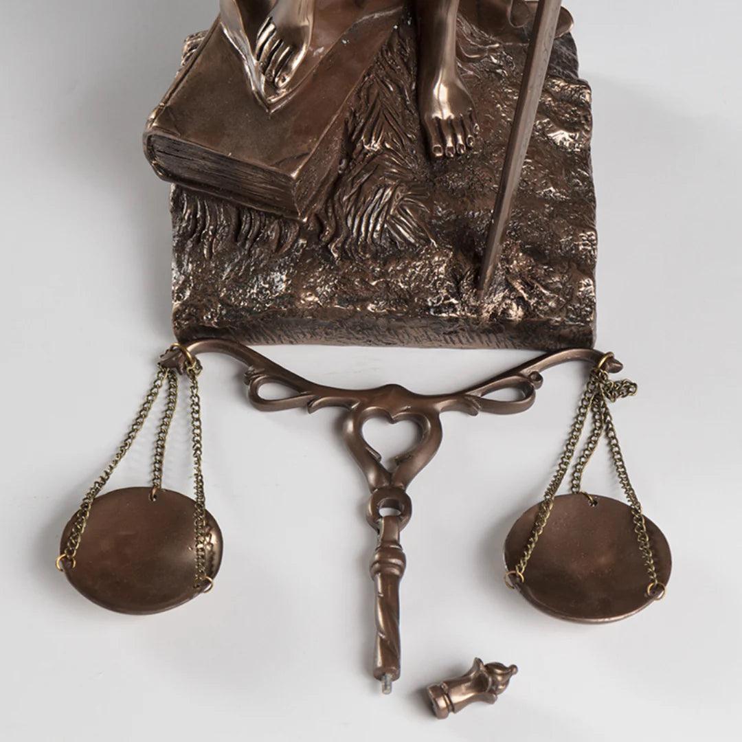 ESCULTURA DEUSA DA JUSTIÇA