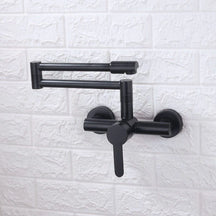 Dobrável Extensível

Flexibilidade total para direcionar o fluxo de água em qualquer área da pia. Esse recurso é perfeito para cozinhas dinâmicas, garantindo que você possa alcançar todas as partes da pia com facilidade e rapidez.

Bico com Aerador

Oferece uma saída de água suave e espumosa, economizando até 30% de água e proporcionando uma experiência mais higiênica e prática.

Manocomando

Oferece um controle preciso e intuitivo do fluxo e da temperatura da água com um único movimento, permitindo ajustes
