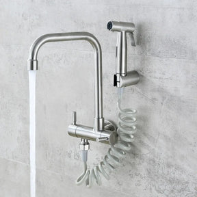 Torneira de Parede Área de Serviço em aço inox escovado com bica móvel 360° e função Dual Spray.

