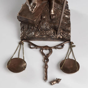 ESCULTURA DEUSA DA JUSTIÇA